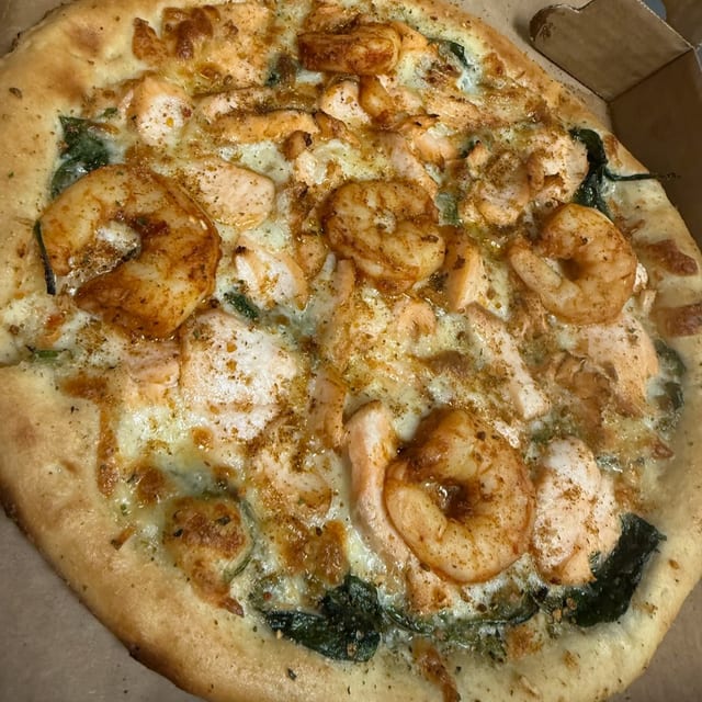 Salmon & Shrimp Pizza (Large (14") ).
